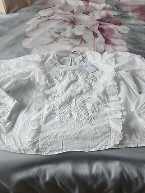 NEW WITH TAGS White Embroidered Ruffle Top Fits Sizes Small To Large